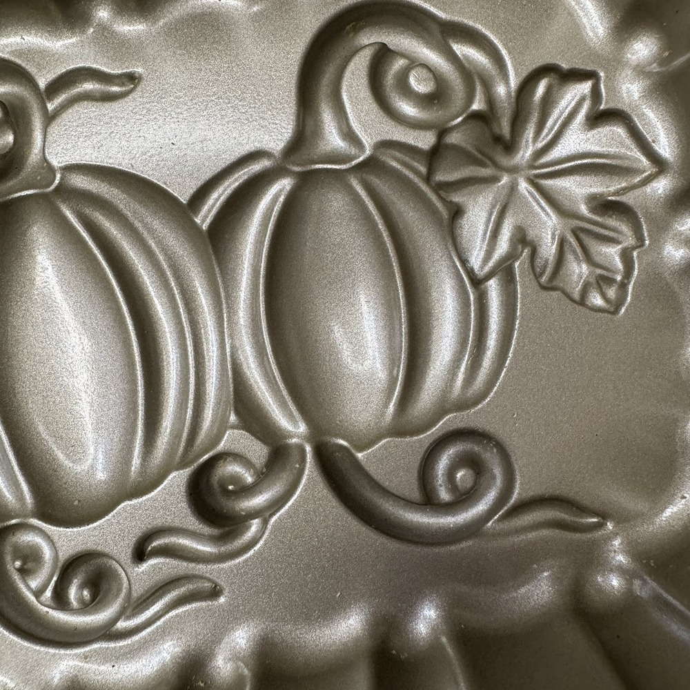 Nordic Ware Botanical Pumpkin Loaf Pan 6 Cups / 1.4 Liters - Picture 5 of 12